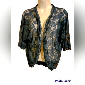 Elesol cropped lace shrug.  NWT.  Size XXL.